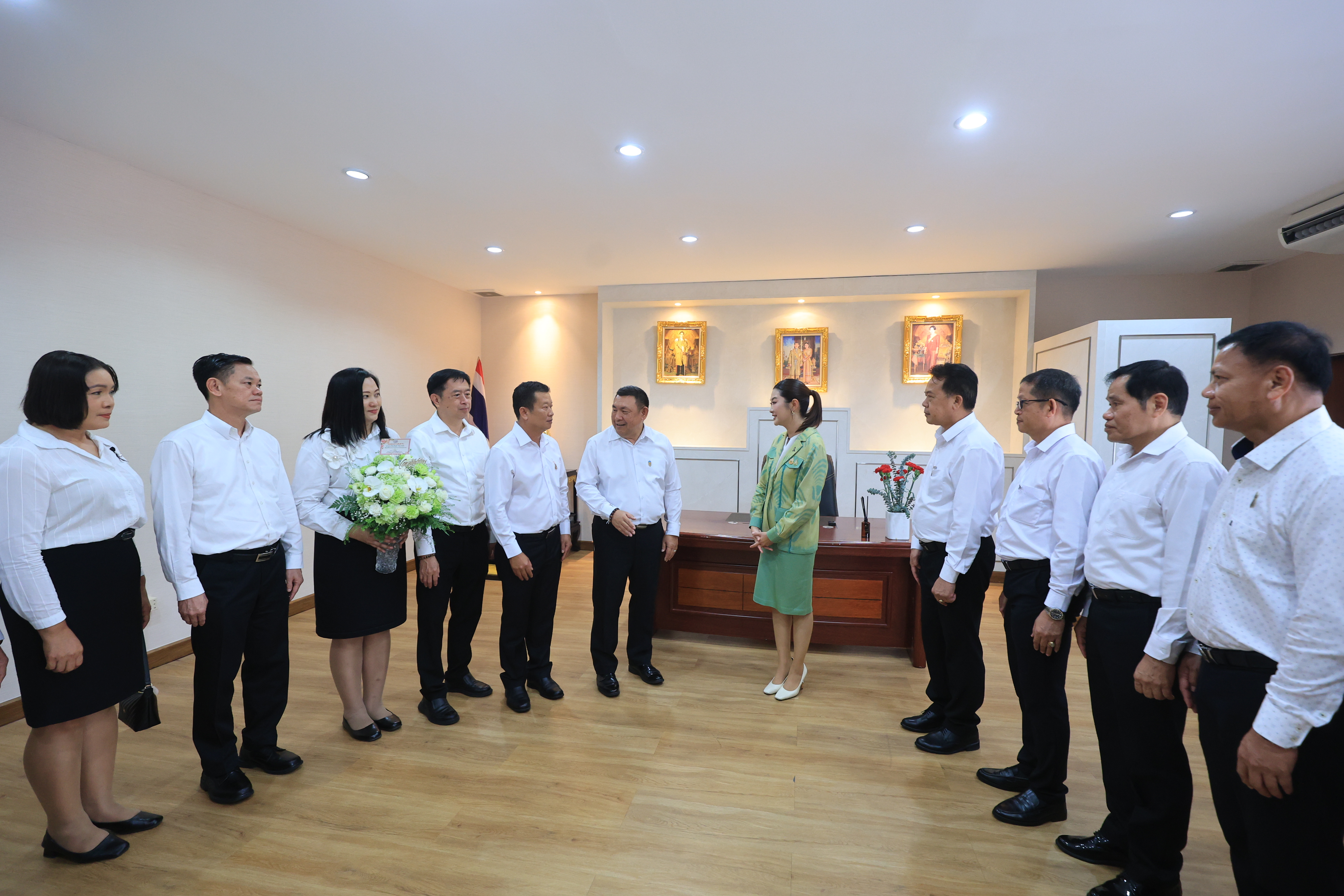 title - คณะผู้บริหาร ส.ป.ก. ร่วมแสดงความยินดีในโอกาสเข้ารับตำแหน่งของรัฐมนตรีว่าการกระทรวงเกษตรและสหกรณ์ และรัฐมนตรีช่วยว่าการกระทรวงเกษตรและสหกรณ์ 